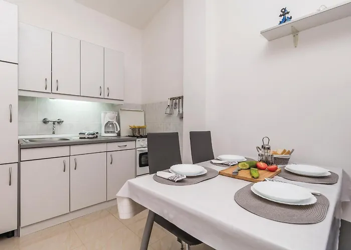 2 Bedroom Awesome In *