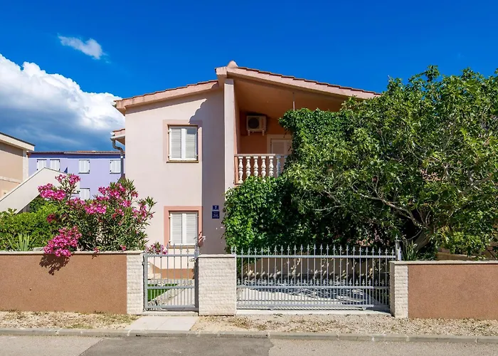 2 Bedroom Awesome In Apartman