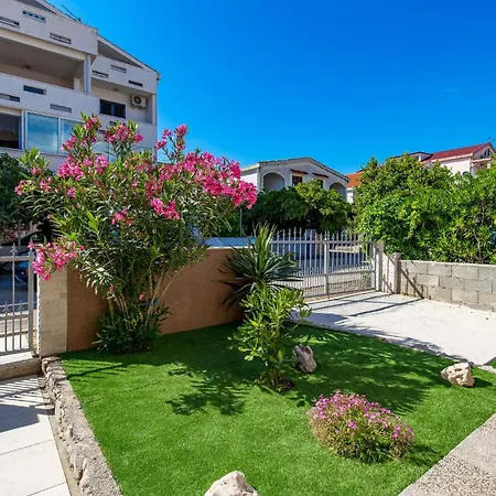 Gorgeous In With Wifi Apartamento Povljana