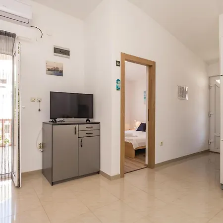 Apartamento Gorgeous In With Wifi Povljana
