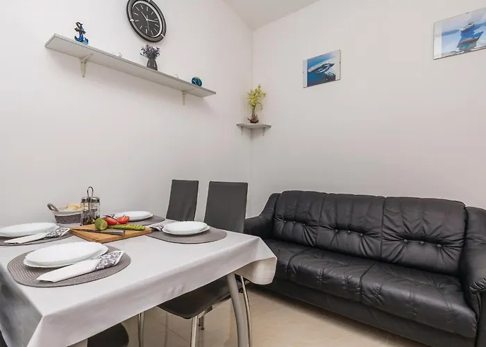 2 Bedroom Awesome In דירה
