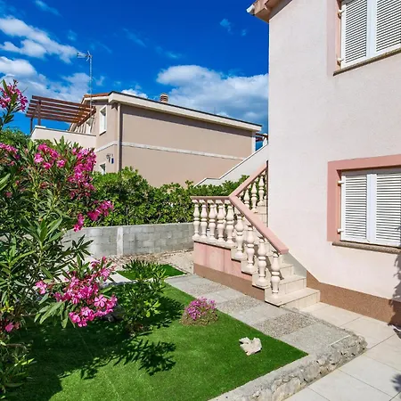 2 Bedroom Awesome In